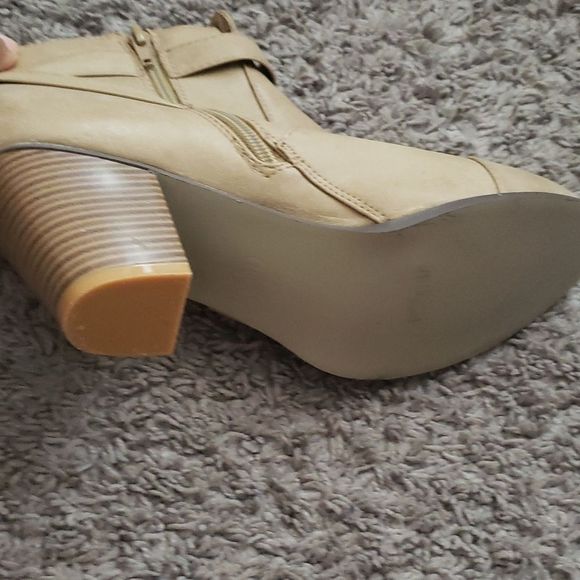 Wet Seal Women Tan Buckle Booties Size 10 - Picture 8 of 9